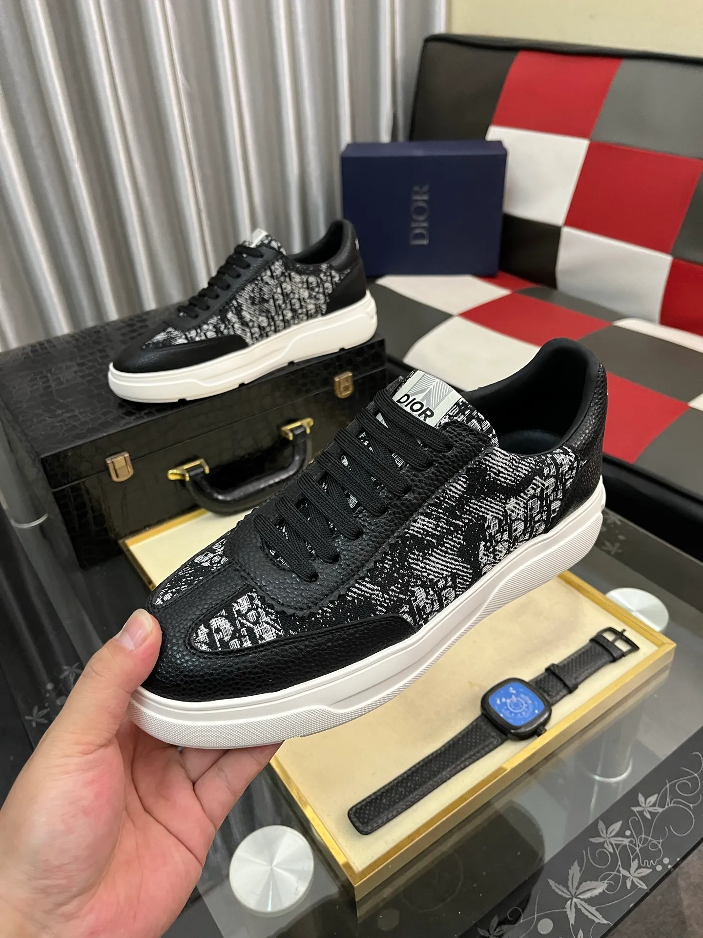 Men's shoes💰: 420⌚️⌚️[Dior] Dior's new men's genuine leather casual shoes, the highest version on the market, any comparison is welcome🆚! The original leather has excellent texture and is super high-end! Fetal sheep net lining imported from Italy, removable pad! Luxurious materials and fine workmanship, highly recommended! Code number: 38-444⃣️Color optional